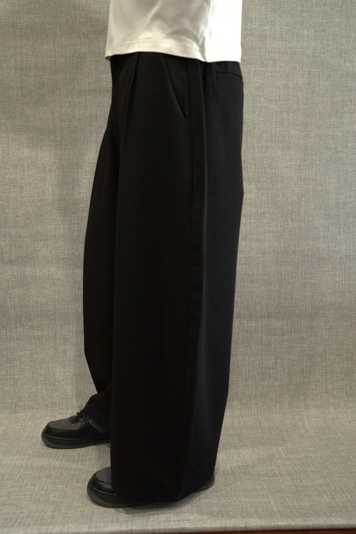 Alpha Polaris Wide-Leg Essential Pants– Black